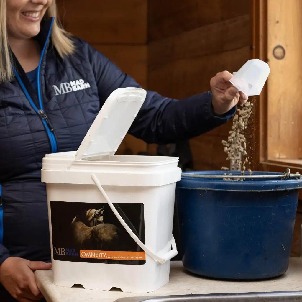 omneity-p-pelleted-vitamin-and-mineral-supplement-for-horses-mad-barn-equine-scaled.webp