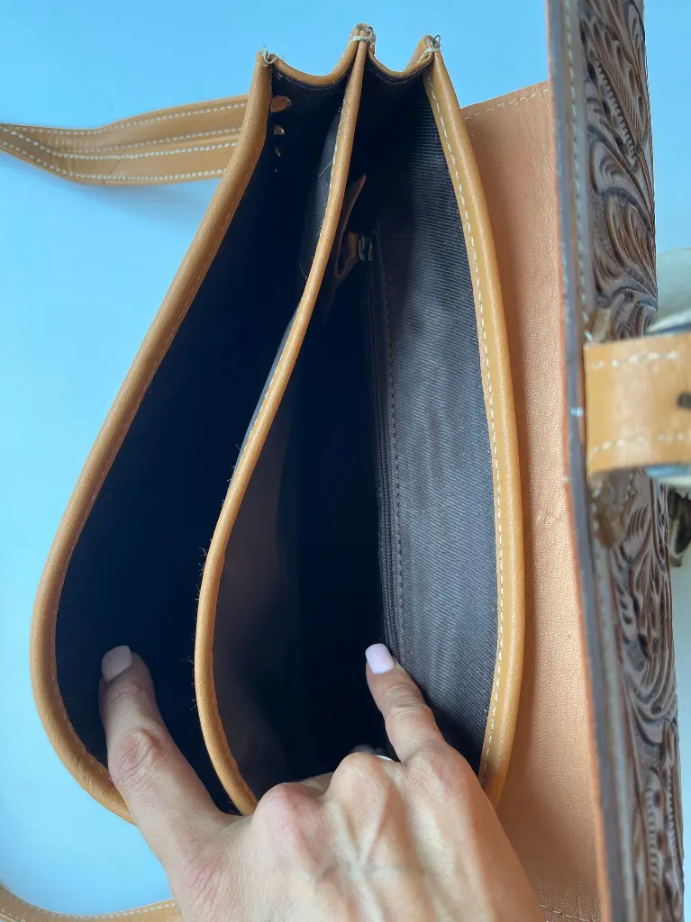 BOHO RANCH SHELBY CROSSBODY TAN 3\.webp