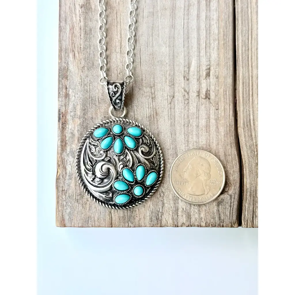 Western Squash Blossom Stone Round Pendant Necklace 3.webp