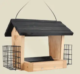[NW-CWF28] Nature's Way- Cedar Feeder Hopper Feeder with Suet Cages (3 qt)